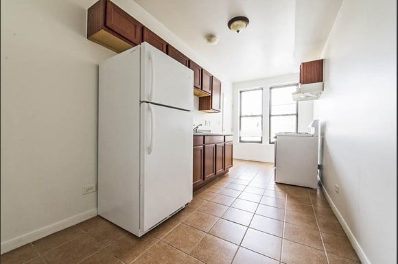 Kitchen of 7263 S Coles Apartments in Chicago